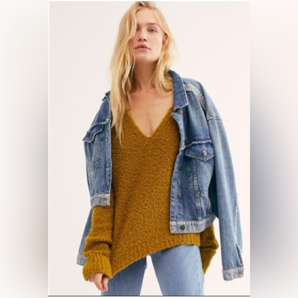Free People Finders Keepers Moss V-neck Sweater
Size XS
